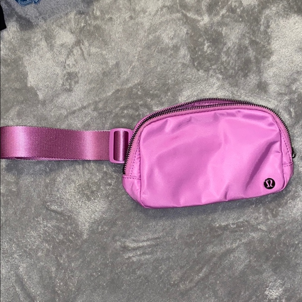 lulu lemon pinkish purple fanny pack